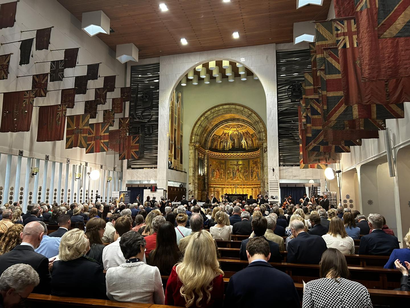 Rappresentanza di OsmannGold a Buckingham Palace con Puccini e la sua Lucca International Festival